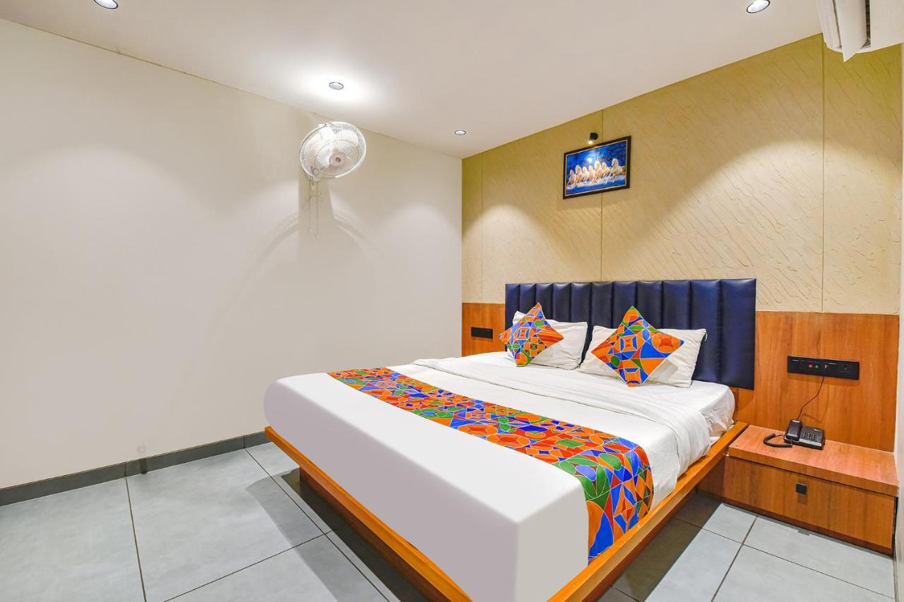 Fabhotel Udhna Inn, Near Udhna Junction 苏拉特 外观 照片